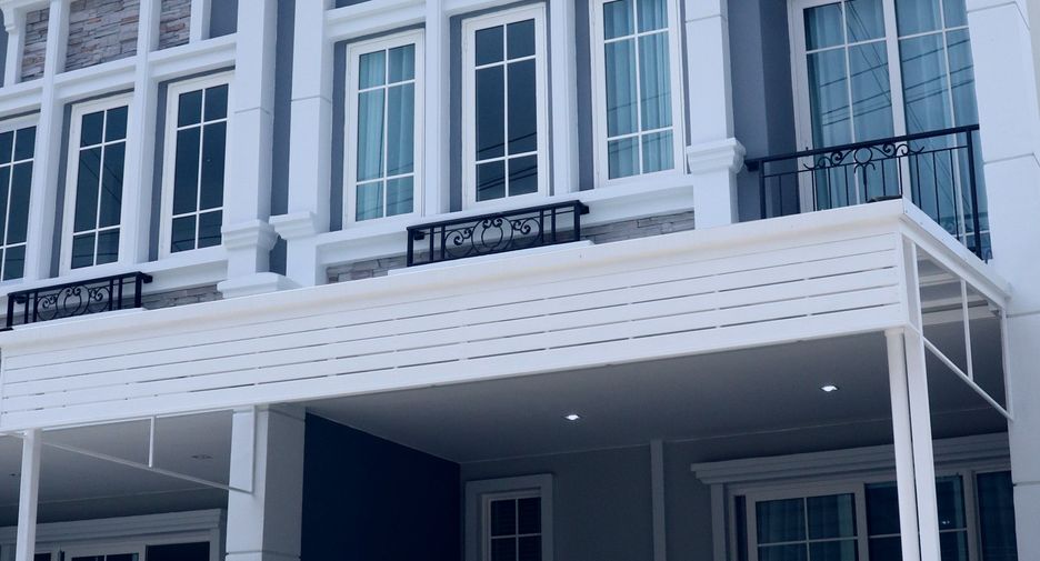 For rent 4 bedrooms townhouse in Mueang Chiang Mai, Chiang Mai
