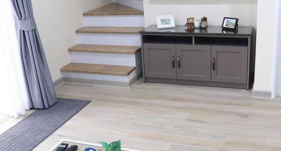 For rent 4 bedrooms townhouse in Mueang Chiang Mai, Chiang Mai