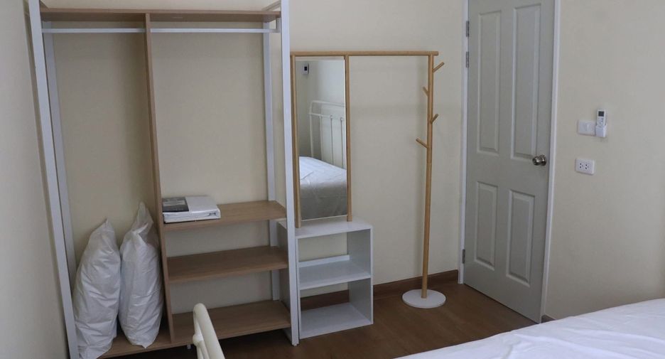 For rent 4 bedrooms townhouse in Mueang Chiang Mai, Chiang Mai