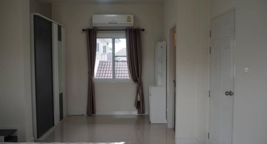 For rent 3 bedrooms house in San Kamphaeng, Chiang Mai