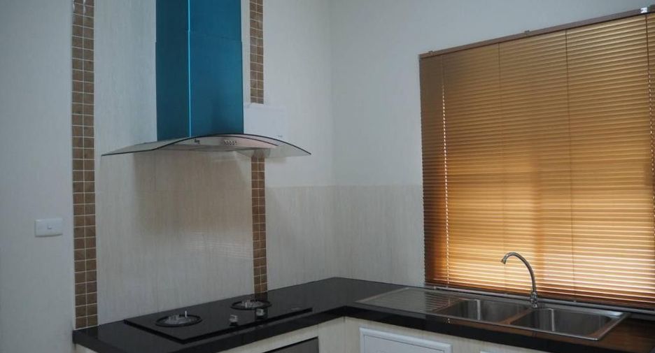 For rent 3 bedrooms house in San Kamphaeng, Chiang Mai