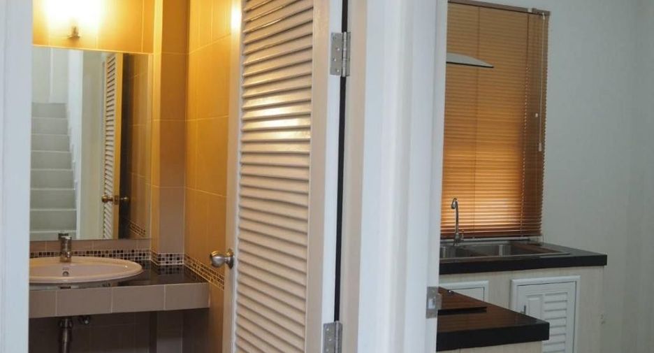 For rent 3 bedrooms house in San Kamphaeng, Chiang Mai