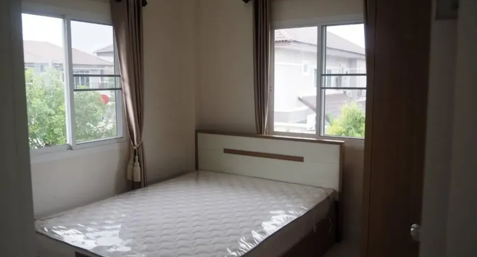For rent 3 bedrooms house in San Kamphaeng, Chiang Mai