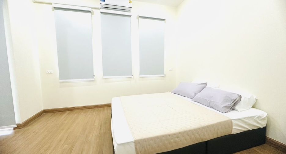 For rent 3 bedrooms townhouse in Mueang Chiang Mai, Chiang Mai