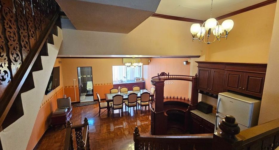 For sale and for rent 5 bedrooms townhouse in Mae Rim, Chiang Mai