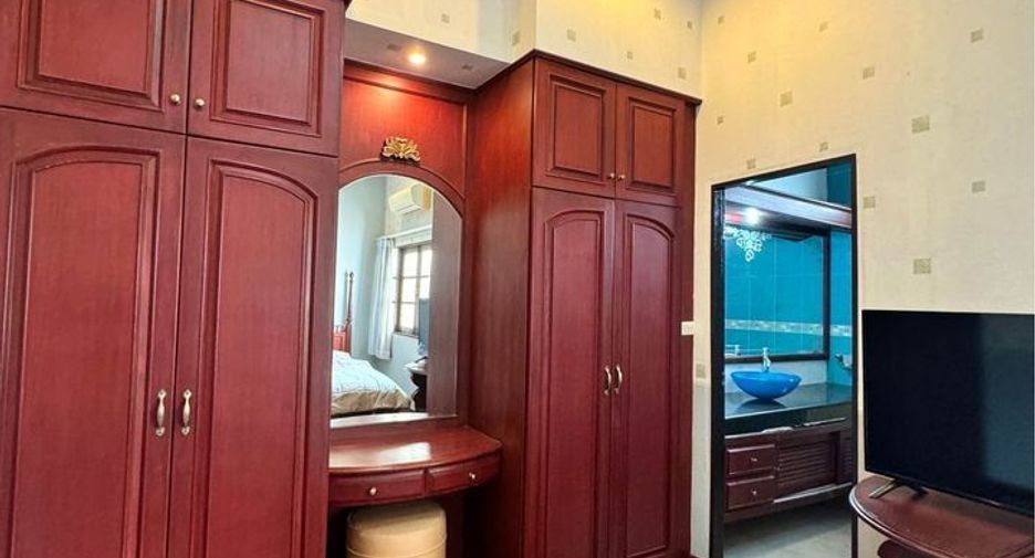 For sale and for rent 5 bedrooms townhouse in Mae Rim, Chiang Mai