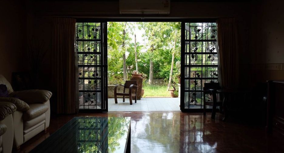 For sale and for rent 5 bedrooms townhouse in Mae Rim, Chiang Mai