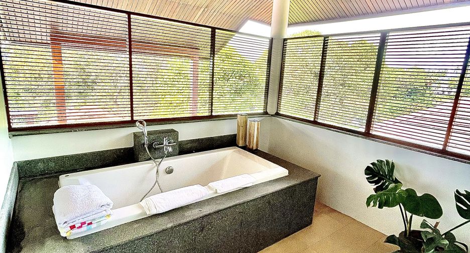 For rent 4 bedrooms villa in Ko Samui, Surat Thani
