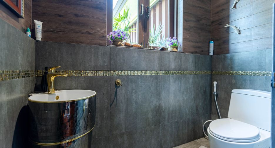 For sale 6 bedrooms villa in Hua Hin, Prachuap Khiri Khan