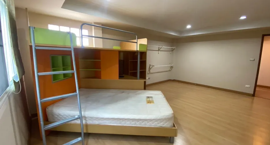 Casa en alquiler de 4 habitaciones en Mueang Chiang Mai, Chiang Mai