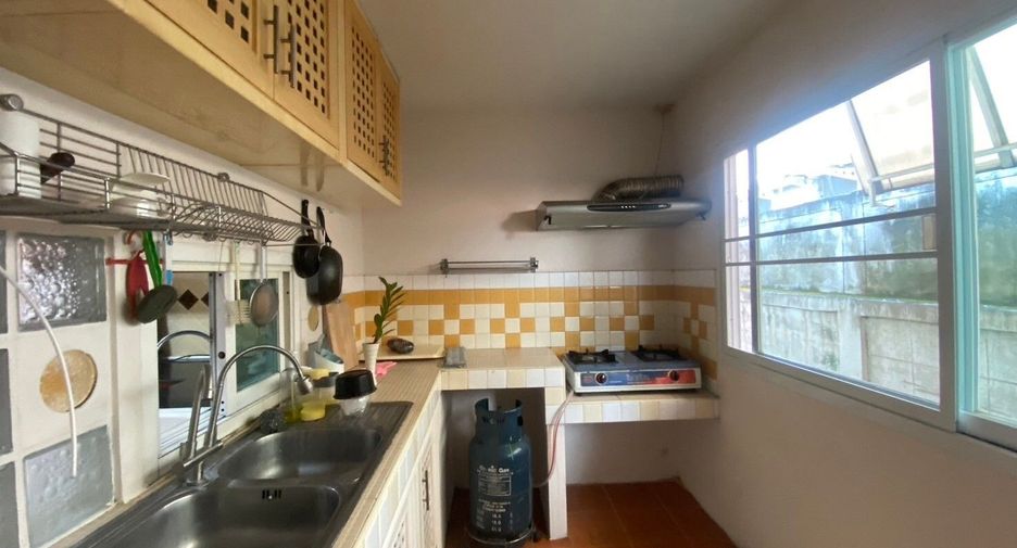 For rent 4 bedrooms house in Mueang Chiang Mai, Chiang Mai