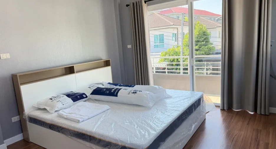 For rent 4 bedrooms house in Mueang Chiang Mai, Chiang Mai