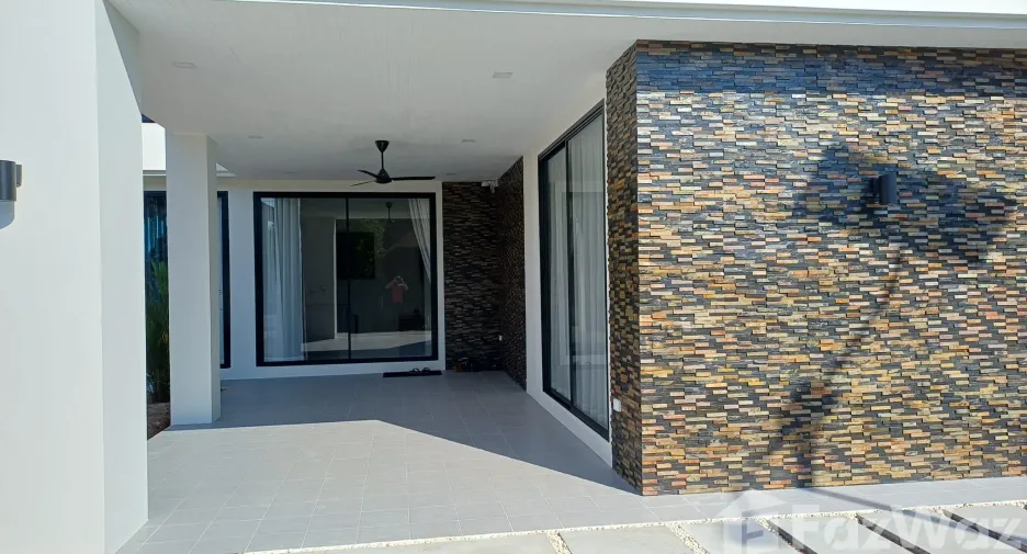 For rent 3 bedrooms villa in Chumphon Buri, Surin