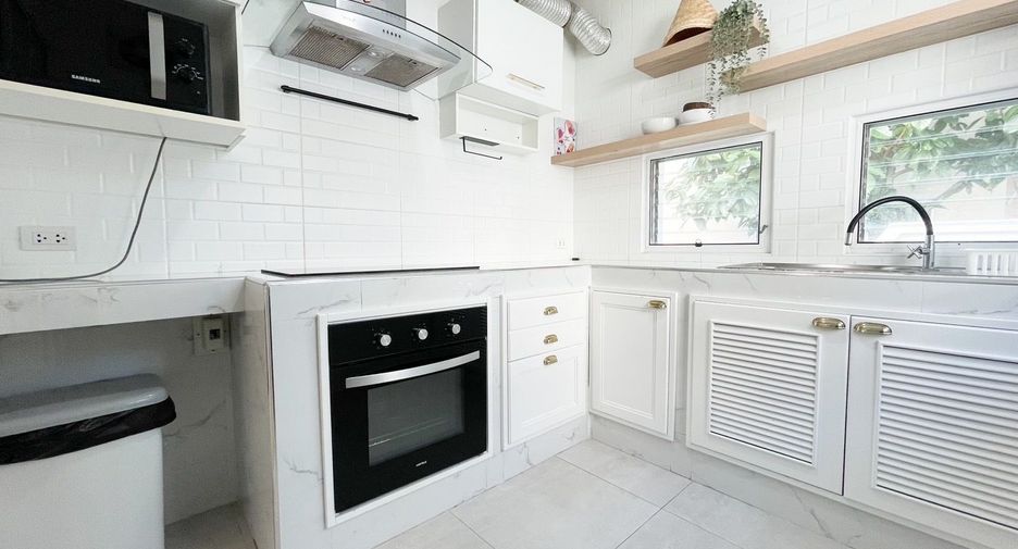 For rent 3 bedrooms house in Mueang Chiang Mai, Chiang Mai