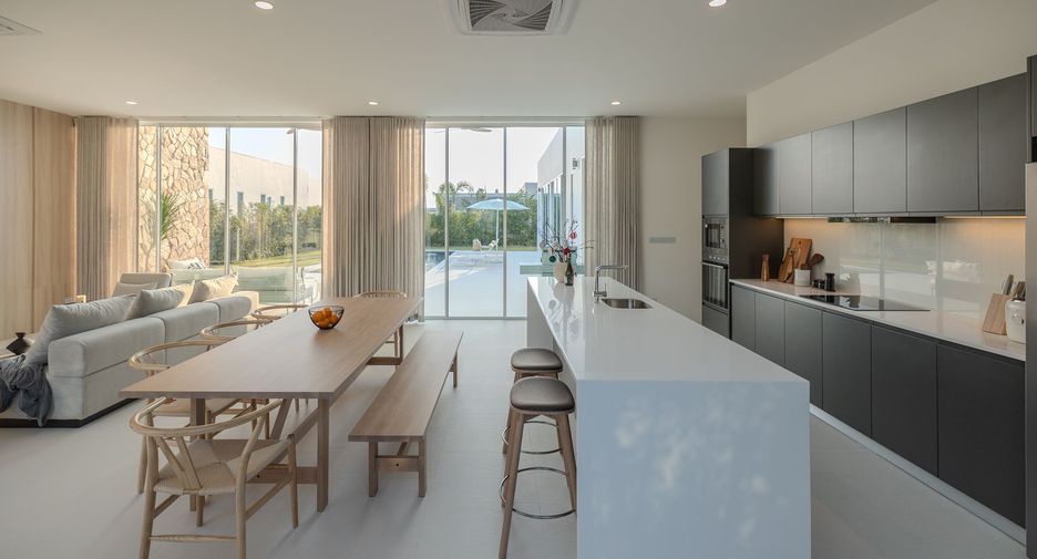For rent 4 bedrooms villa in Hua Hin, Prachuap Khiri Khan