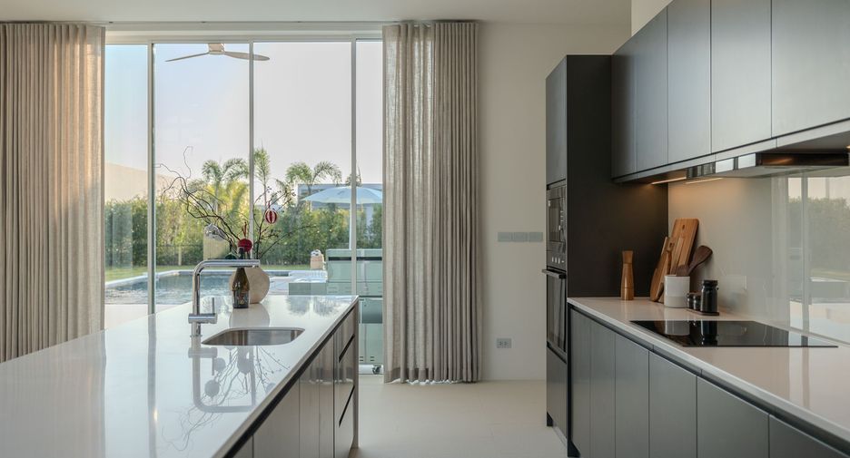 For rent 4 bedrooms villa in Hua Hin, Prachuap Khiri Khan