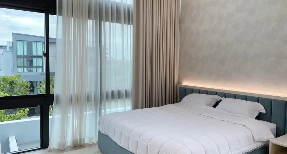 For sale and for rent 4 bedrooms house in Saphan Sung, Bangkok