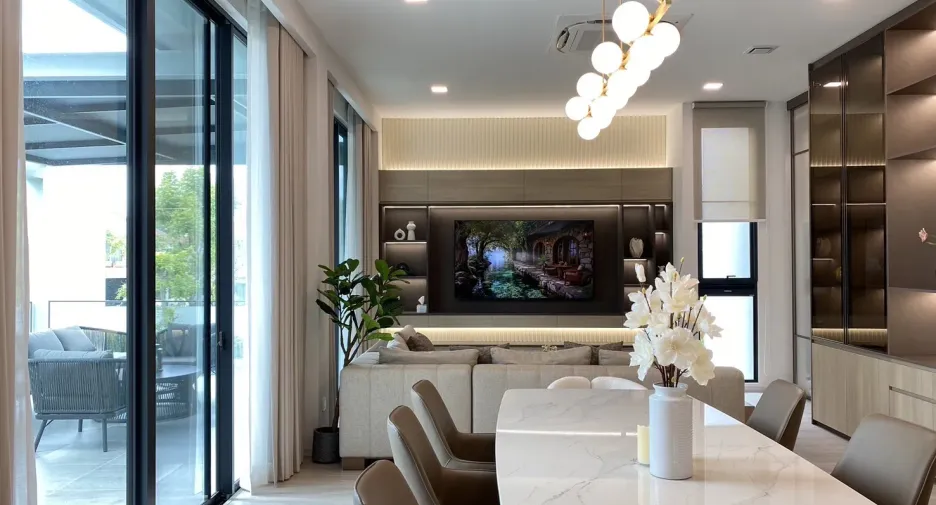 For sale and for rent 4 bedrooms house in Saphan Sung, Bangkok