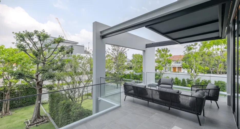 For sale and for rent 4 bedrooms house in Saphan Sung, Bangkok