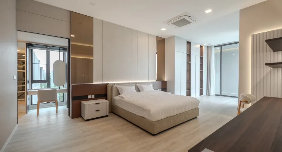 For sale and for rent 4 bedrooms house in Saphan Sung, Bangkok