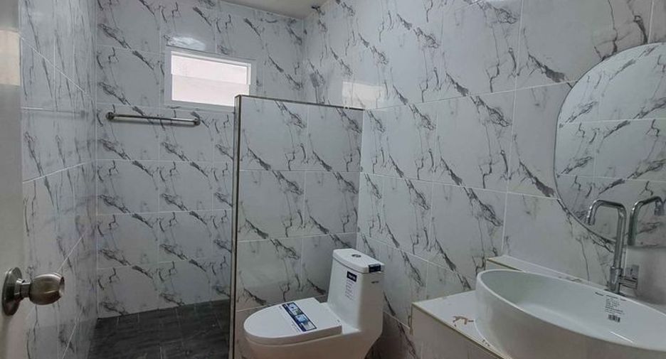 For sale 3 bedrooms house in Mueang Sakon Nakhon, Sakon Nakhon