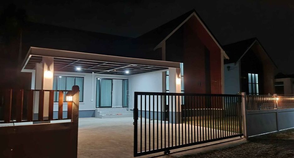 For sale 3 bedrooms house in Mueang Sakon Nakhon, Sakon Nakhon