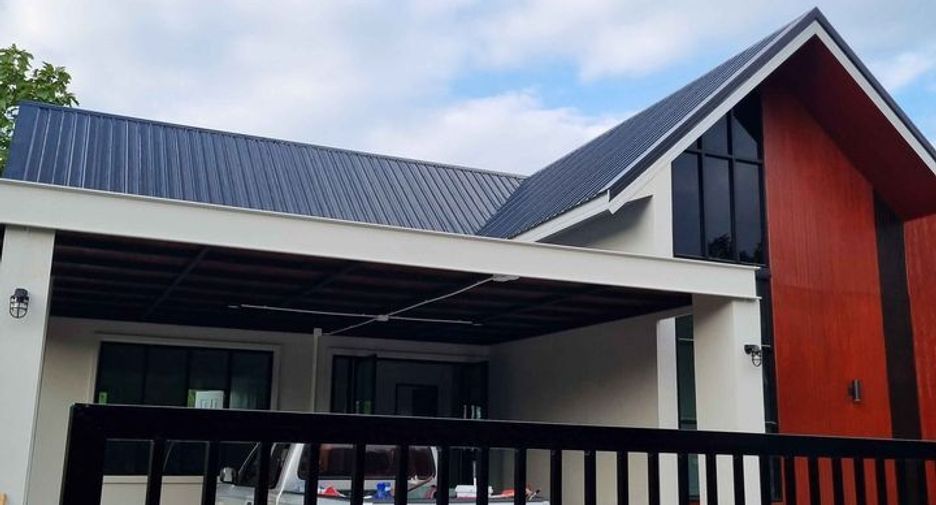 For sale 3 bedrooms house in Mueang Sakon Nakhon, Sakon Nakhon
