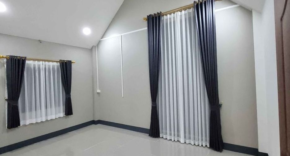For sale 3 bedrooms house in Mueang Sakon Nakhon, Sakon Nakhon