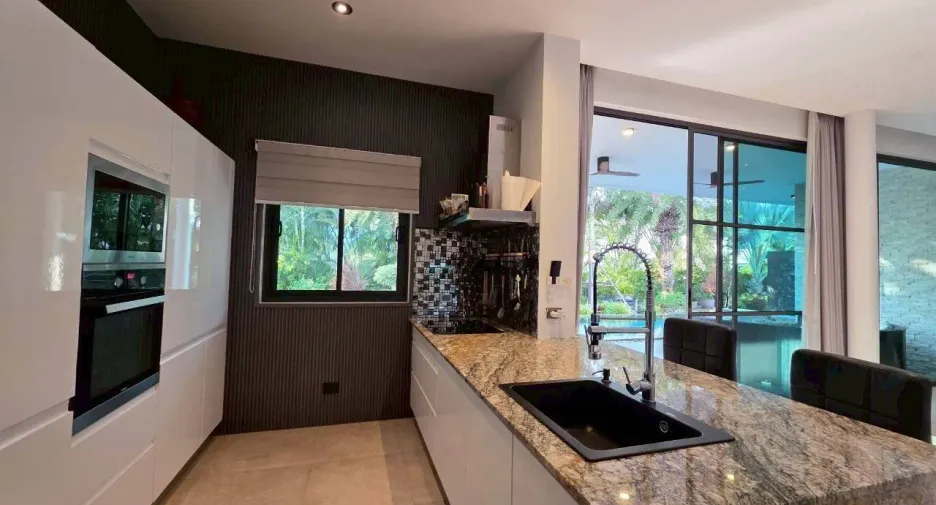 Villa zum Kauf mit 4 Zimmer in Hua Hin, Prachuap Khiri Khan