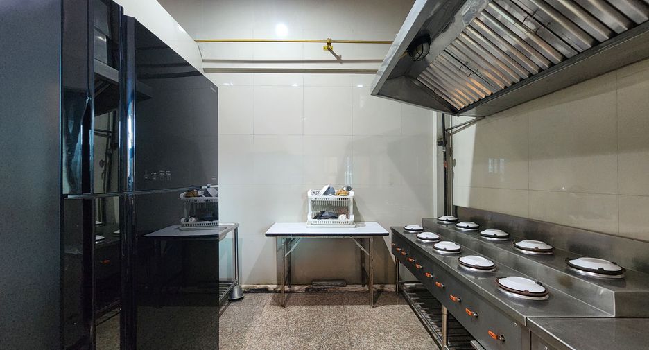 For sale 8 bedrooms retail Space in Mueang Samut Prakan, Samut Prakan