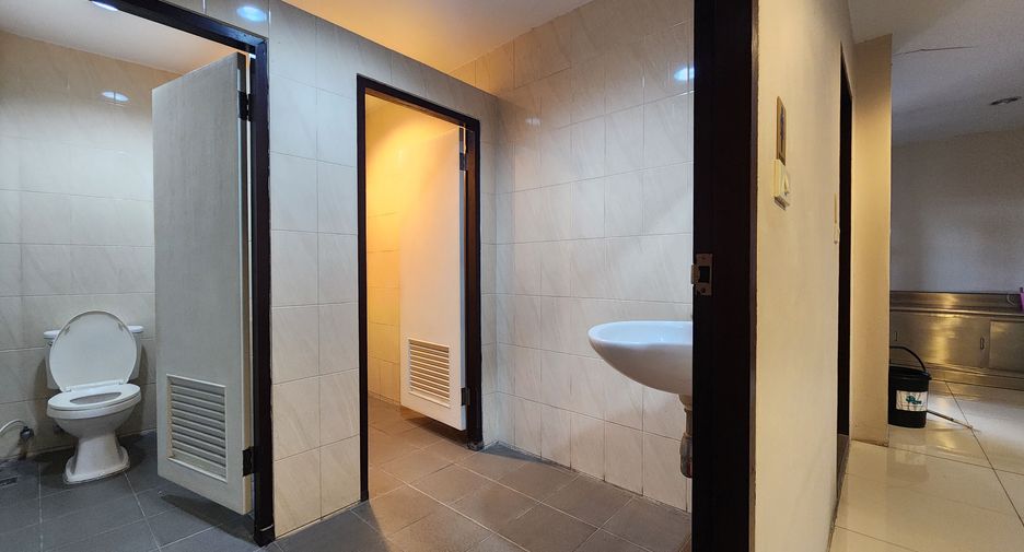 For sale 8 bedrooms retail Space in Mueang Samut Prakan, Samut Prakan