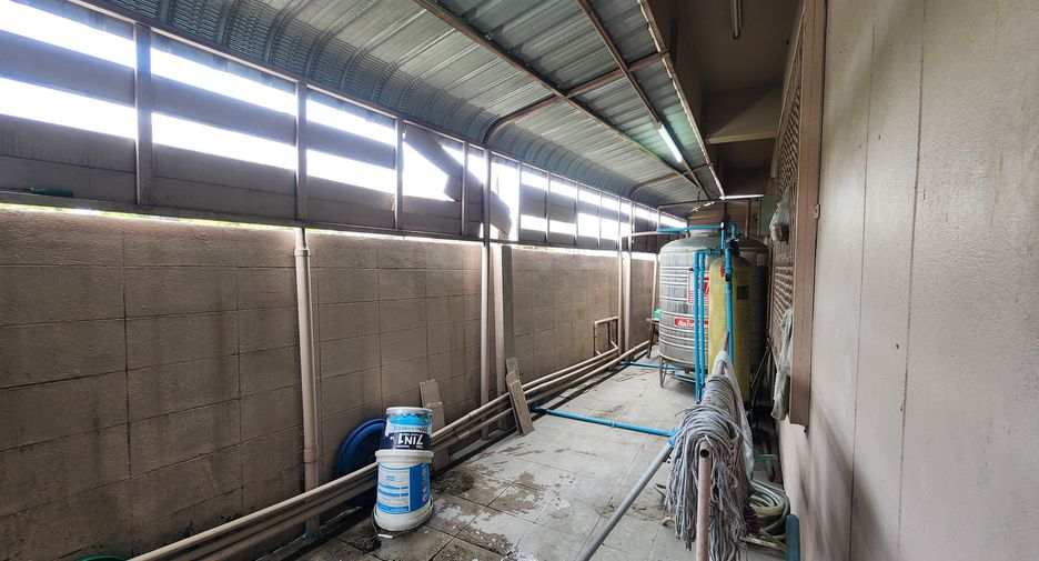 For sale 8 bedrooms retail Space in Mueang Samut Prakan, Samut Prakan
