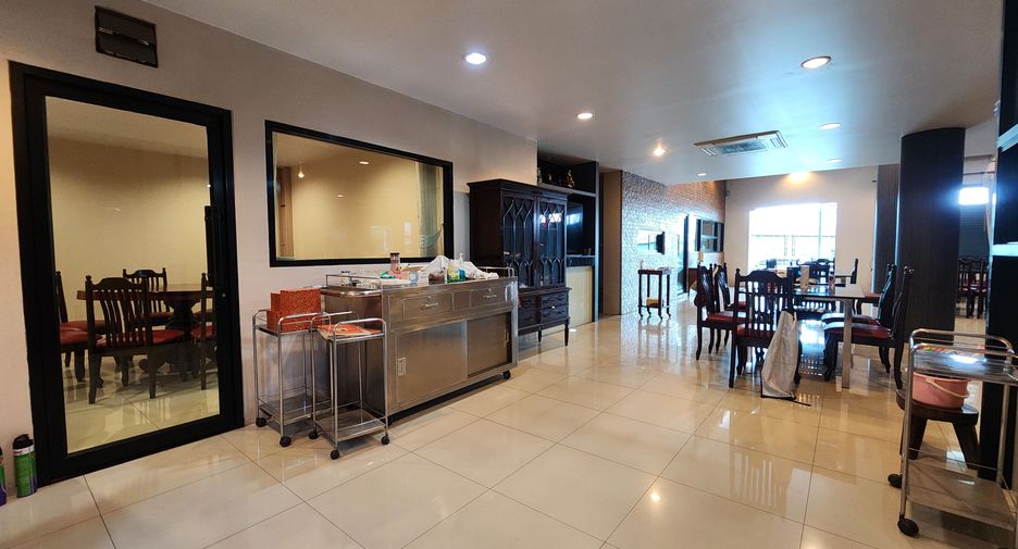For sale 8 bedrooms retail Space in Mueang Samut Prakan, Samut Prakan