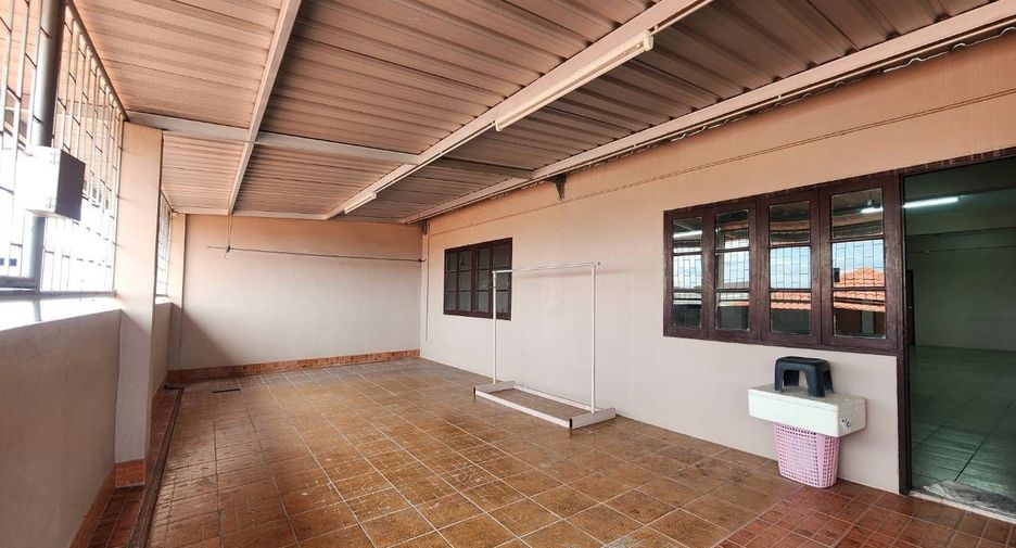 For sale 8 bedrooms retail Space in Mueang Samut Prakan, Samut Prakan