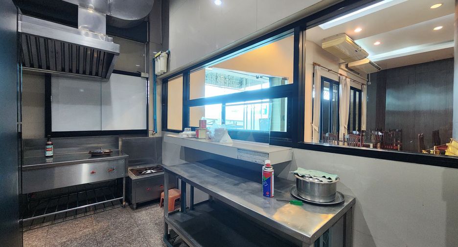 For sale 8 bedrooms retail Space in Mueang Samut Prakan, Samut Prakan