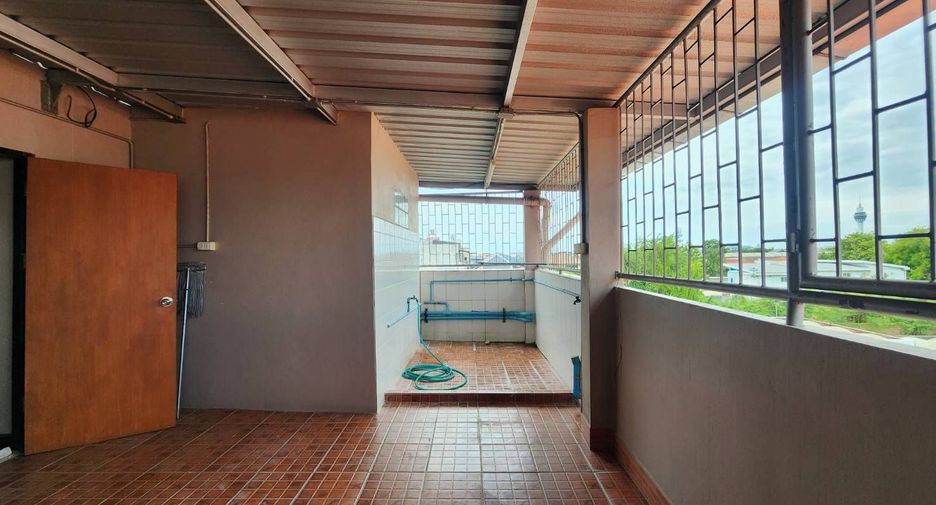 For sale 8 bedrooms retail Space in Mueang Samut Prakan, Samut Prakan