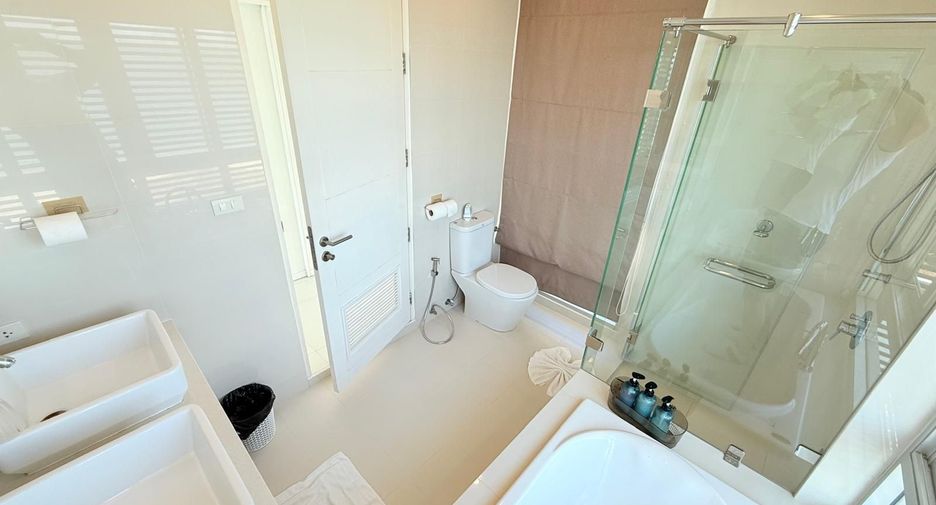 For sale 4 bedrooms villa in Cha Am, Phetchaburi