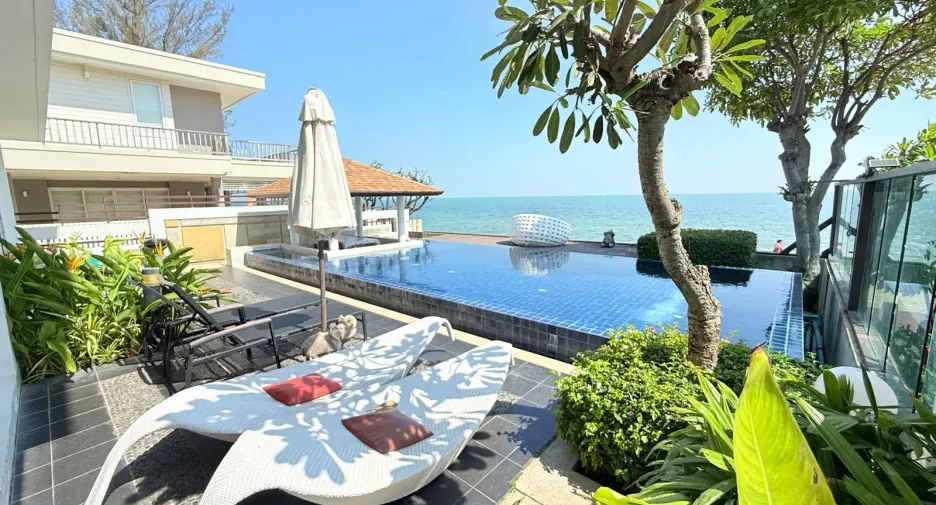 For sale 4 bedrooms villa in Cha Am, Phetchaburi