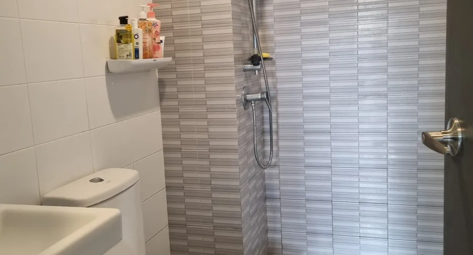 For sale 1 bed condo in Mueang Samut Prakan, Samut Prakan