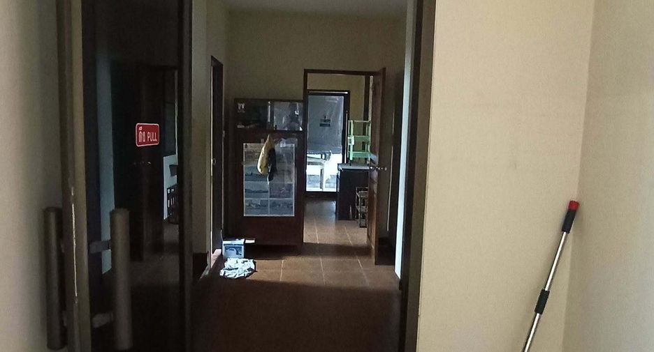 For sale 4 bedrooms house in Bangkok Noi, Bangkok