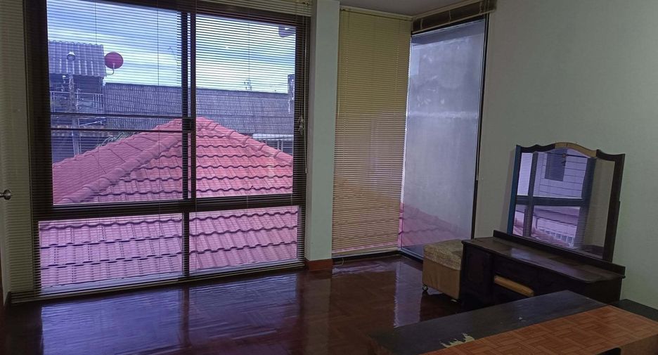 For sale 4 bedrooms house in Bangkok Noi, Bangkok