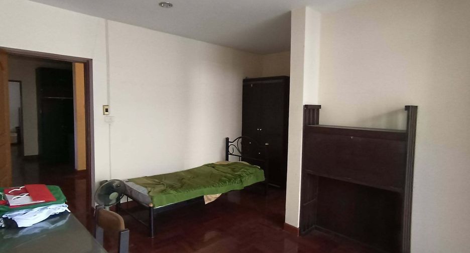 For sale 4 bedrooms house in Bangkok Noi, Bangkok