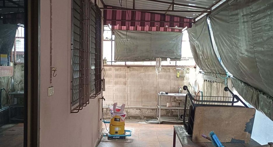 For sale 4 bedrooms house in Bangkok Noi, Bangkok