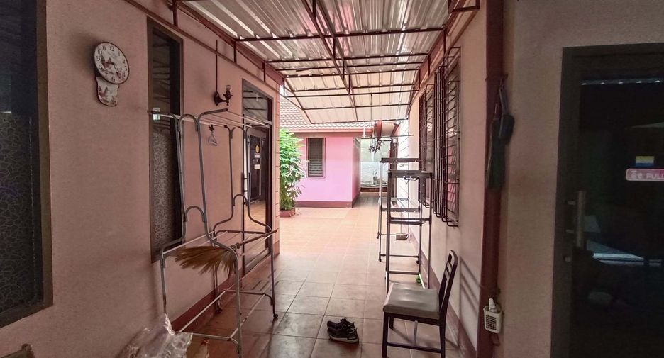 For sale 4 bedrooms house in Bangkok Noi, Bangkok