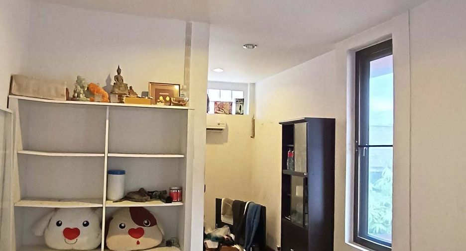 For sale 4 bedrooms house in Bangkok Noi, Bangkok