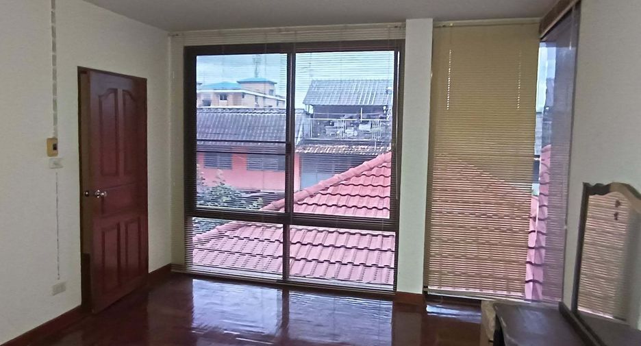For sale 4 bedrooms house in Bangkok Noi, Bangkok