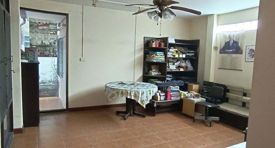 For sale 4 bedrooms house in Bangkok Noi, Bangkok