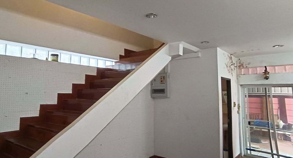 For sale 4 bedrooms house in Bangkok Noi, Bangkok