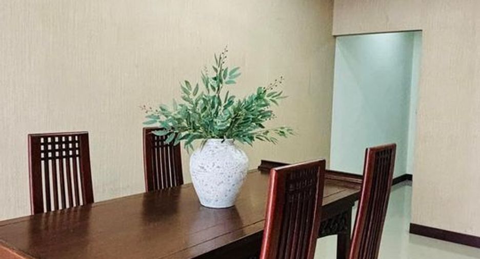 For sale 4 bedrooms townhouse in Mueang Chiang Mai, Chiang Mai