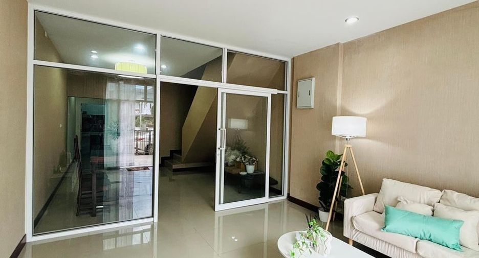 For sale 4 bedrooms townhouse in Mueang Chiang Mai, Chiang Mai